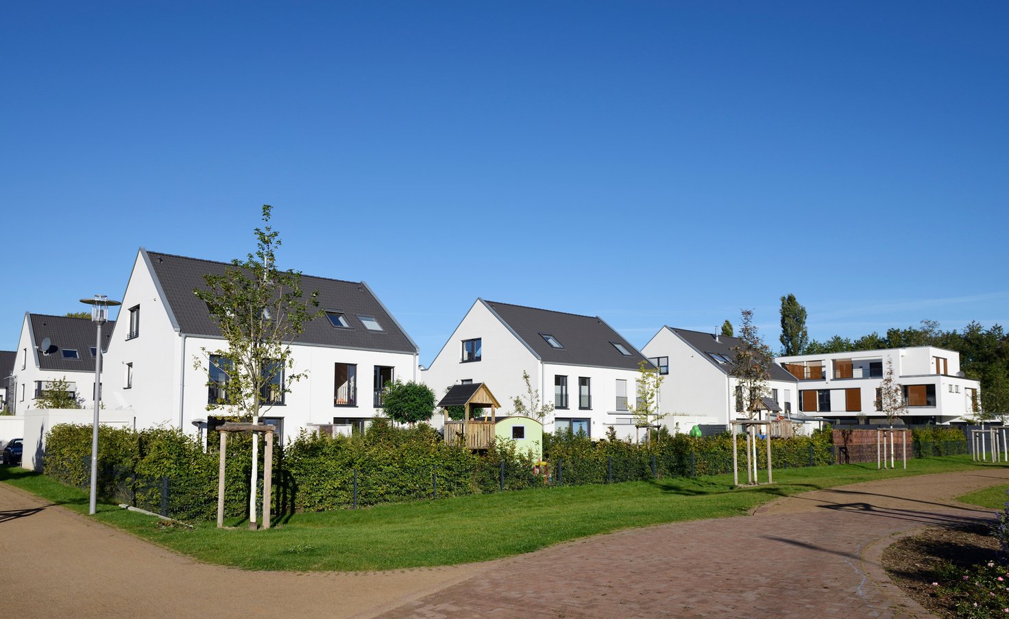 Contemporary family detached houses / new settlement